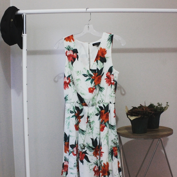 Dynamite Floral Dress - Picture 1 of 2